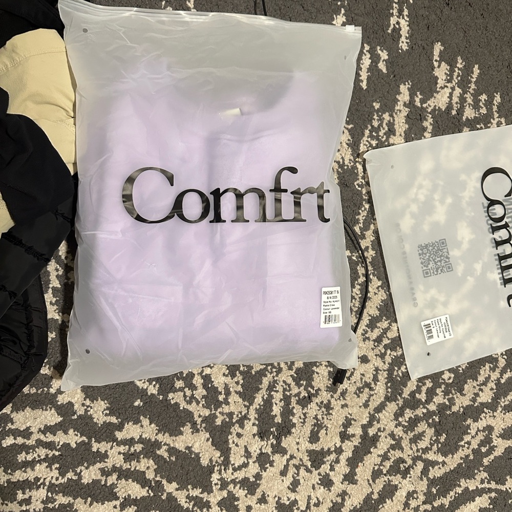 Comfrt Lavender Sweatshirt NWT - Picture 5 of 5